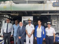 À bord du Dumont d’Urville, la Marine nationale va à la rencontre de la jeunesse saint-martinoise