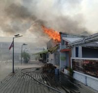 Dix sapeurs-pompiers félicités pour leur "engagement" lors de l'incendie à la marina Royale